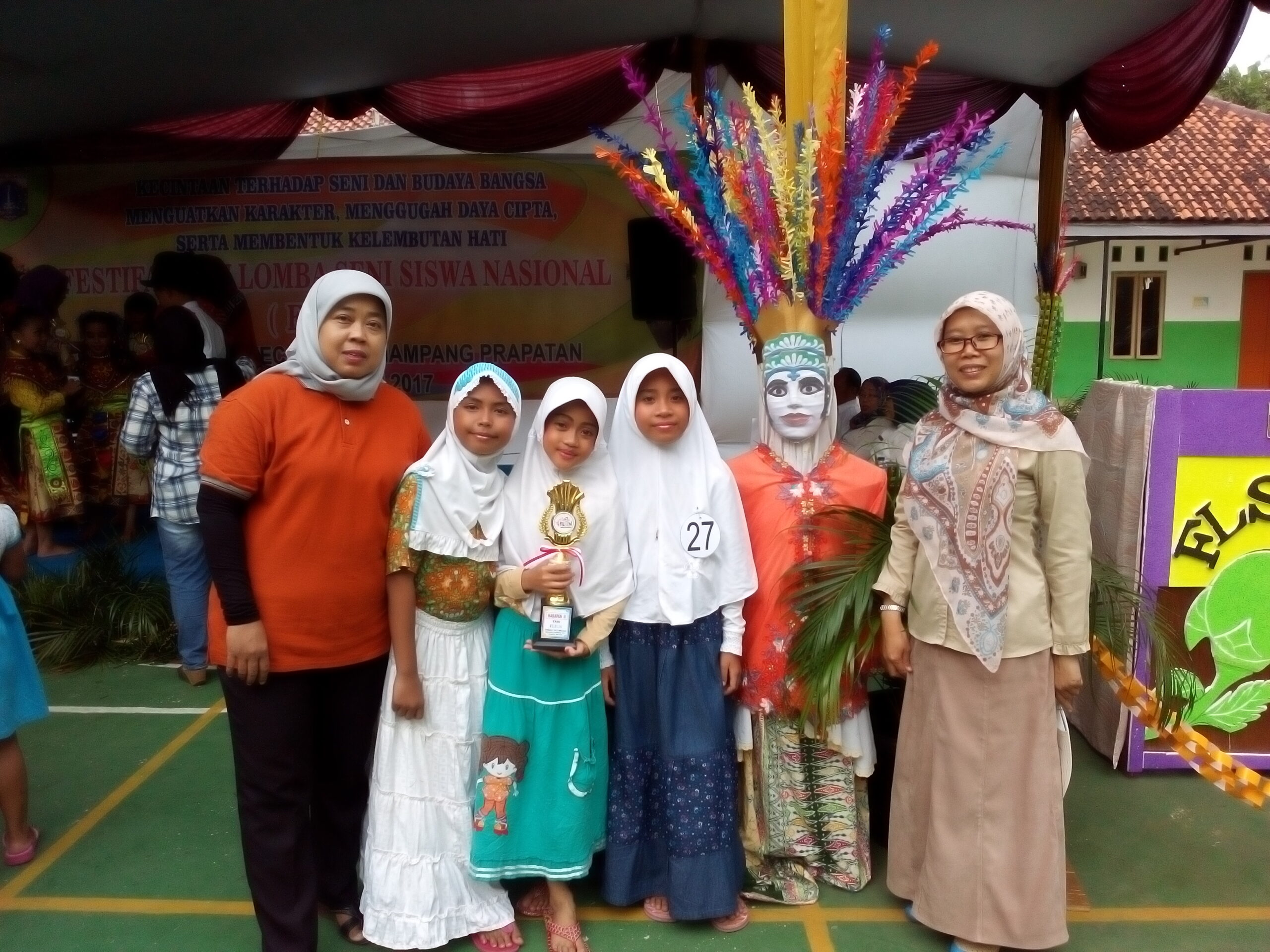 Bersama Kepsek dan Guru Kelas